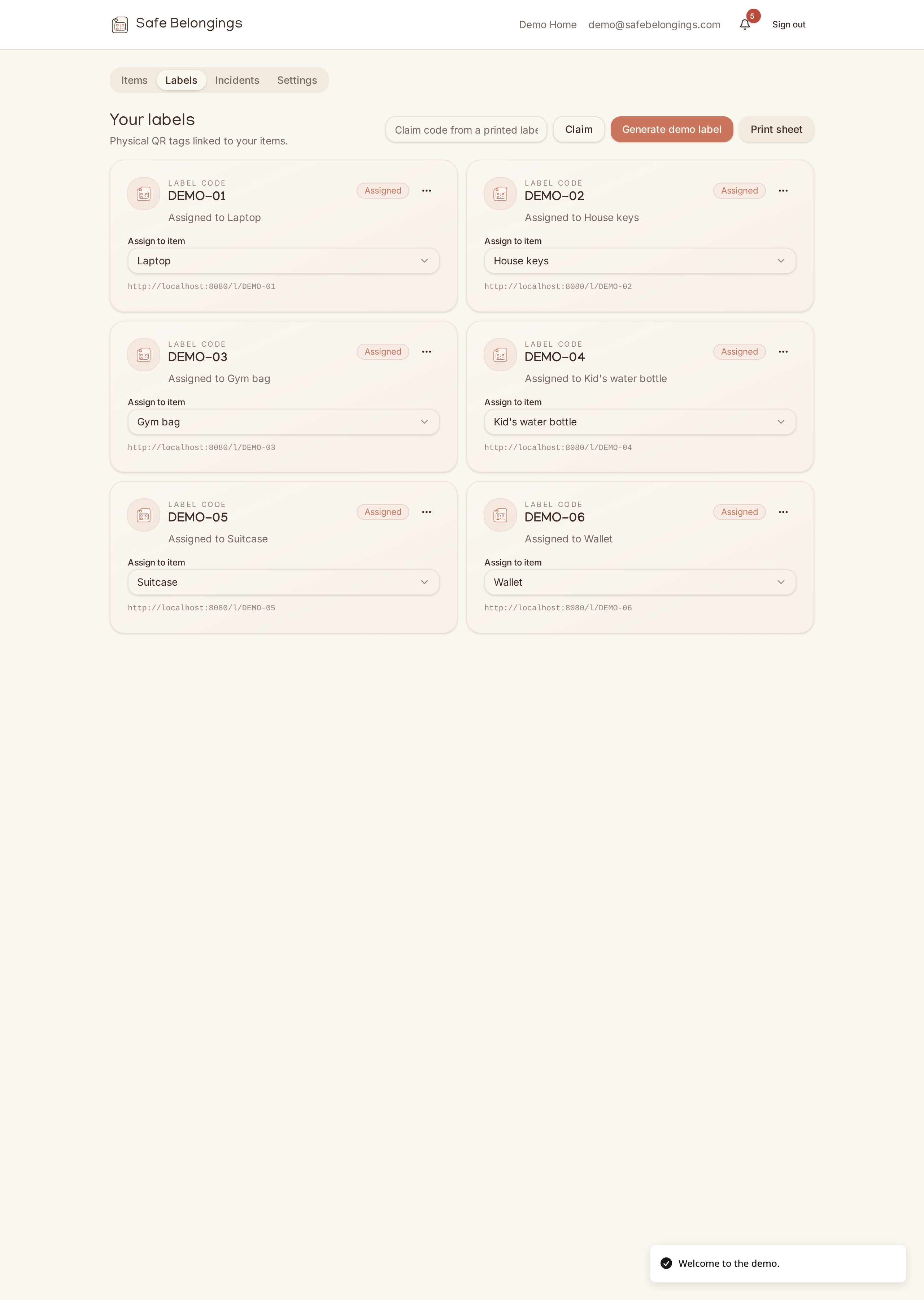 Labels view listing QR codes with their status.